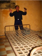 AVIP ! cell in S21, for the best treated victoums, (they all died, but some had a bed the last days)